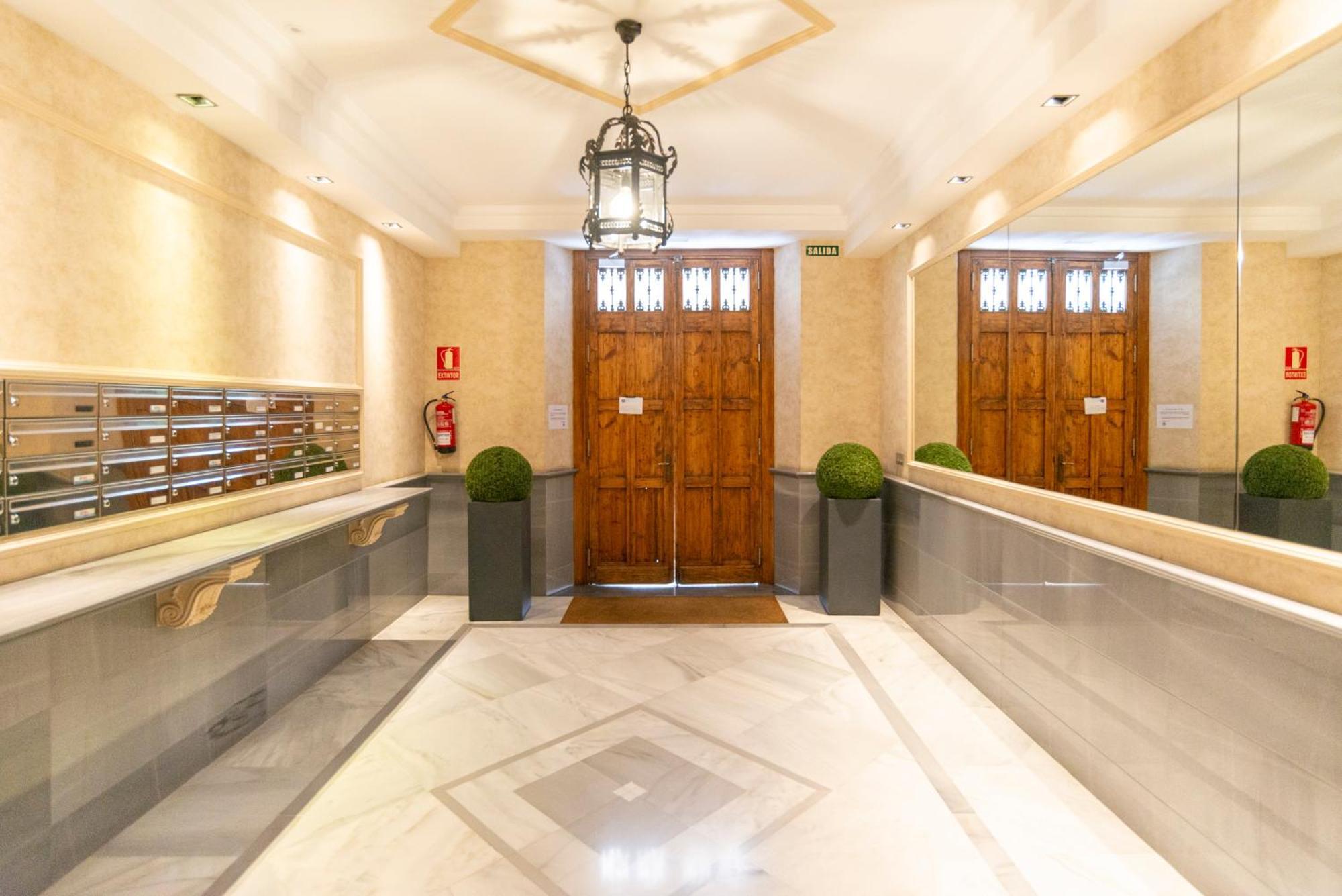 Souviron & Old Town By Ele Apartments Malaga Luaran gambar